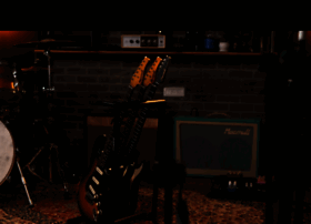 macmull-guitars.com